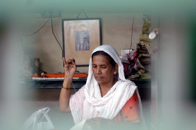 খরচ চালাতে সেলাইয়ের কাজও করেন সুলতানা