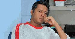 নিজ বাসায় গীতিকার রাসেলের ঝুলন্ত লাশ