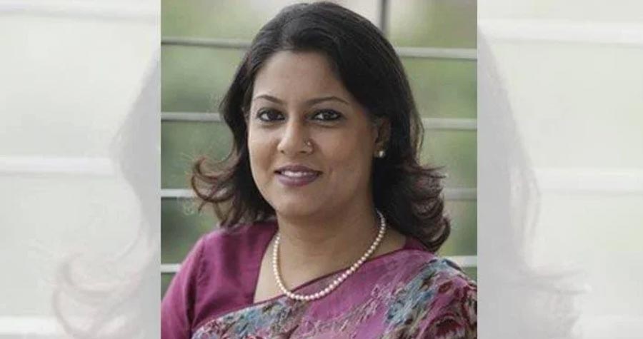 Қызыл шашты сұлу бірінші адамнан ауызша порноға қатысты.