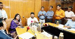 কোনো মিডিয়া বন্ধ হবে না, নতুন মিডিয়া দেব: তথ্য উপদেষ্টা