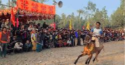কুড়িগ্রামে ঘোড়দৌড় প্রতিযোগিতায় দর্শনার্থীদের ভিড়
