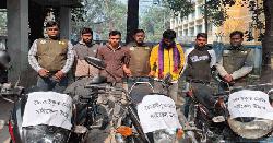 লালমনিরহাটে মোটরসাইকেল চোর চক্রের ৪ সদস্য গ্রেপ্তার, ৩ মোটরসাইকেল উদ্ধার