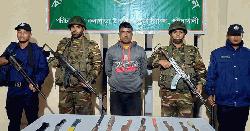 কলাপাড়ায় যৌথ বাহিনীর অভিযানে দেশীয় অস্ত্রসহ গ্রেফতার ১