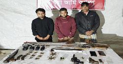উখিয়ায় গভীর রাতে যৌথ অভিযান: অস্ত্র-গোলাবারুদসহ ৩ শীর্ষ সন্ত্রাসী আটক