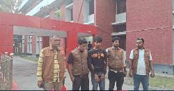 চুক্তিতে অস্ত্র পাচারকালে রাজবাড়ীতে যুবক গ্রেপ্তার