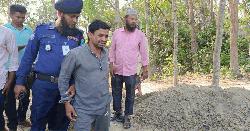 হাতকড়া পরে বাবার দাফনে যুবলীগ কর্মী চঞ্চল, জানাজায় অংশ নিতে না পারায় আক্ষেপ