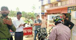 মোটরসাইকেলে অতিরিক্ত জ্বালানি নিতে নিষেধ করলেন সিরাজগঞ্জের ইউএনও