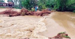 বন্যায় মৌলভীবাজারে হাজারো মানুষ পানিবন্দি 