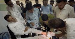 দুই পক্ষের সংঘর্ষ থামাতে গিয়ে আহত এমপি