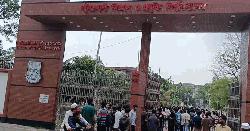পবিপ্রবিতে ভিসি অপসারণ আন্দোলনে বহিরাগতদের হামলা, আহত ১০