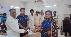 খালিয়াজুরীতে ক্ষতিগ্রস্ত ৫২০ কৃষক পরিবারকে কারিতাসের আর্থিক সহায়তা