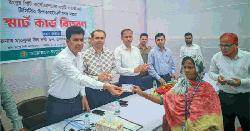 রংপুর নগরীর টিসিবির উপকারভোগীদের মাঝে স্মার্ট কার্ড বিতরণ