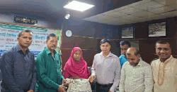 দুর্যোগে ক্ষতিগ্রস্তদের মাঝে বিনামূল্যে চাল ও নগদ অর্থ বিতরণ 