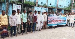 ধর্মপাশায় সরকারি জায়গা দখল করে ঘর নির্মাণের প্রতিবাদে মানববন্ধন