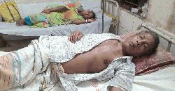 চিলাহাটিতে তুচ্ছ ঘটনায় স্বামী-স্ত্রীকে পিটিয়ে জখম