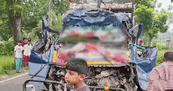 দাঁড়িয়ে থাকা ট্রাকের সঙ্গে পিকআপ ভ্যানের সংঘর্ষ, নিহত ৪