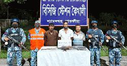 শ্যামনগরে অস্ত্রসহ জোনাব বাহিনীর তিন বনদস্যু আটক