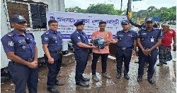 হেলমেট ব্যবহার করাতে ব্রাহ্মণবাড়িয়া ট্রাফিক পুলিশের ব্যতিক্রমী উদ্যোগ