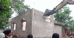 নাসিরনগরে সরকারি জমি থেকে ১৮টি অবৈধ স্থাপনা উচ্ছেদ