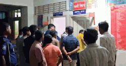 মাদক ব্যবসায়ীদের হামলায় হাতীবান্ধায় ২ পুলিশ কর্মকর্তা আহত