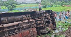 নলছিটিতে যাত্রীবাহী বাস খাদে