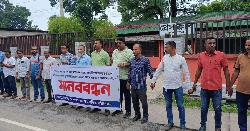 কোটালীপাড়ার আমার দেশ পত্রিকার সাংবাদিকের বিরুদ্ধে হয়রানিমুলক মামলা দায়েরের প্রতিবাদে গোপালগঞ্জে মানববন্ধন