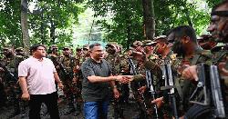 বরিশালের দুর্গম জঙ্গলের সেনা মহড়ায় প্রধানমন্ত্রী