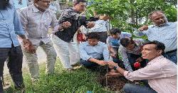 গাজীপুরে আনন্দ টিভির বৃক্ষরোপণ কর্মসূচির উদ্বোধন করলেন জেলা প্রশাসক