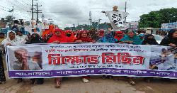 এমপি গাজী নজরুলের বিরুদ্ধে প্রতিবাদ সমাবেশে রাস্তায় নারীদের ঢল