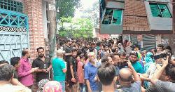 জামায়াত এমপি গোলাম রসুলের বাড়ি ঘেরাও