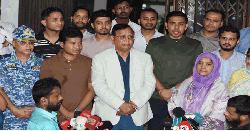 ঢাবির দুই ছাত্রী হলে ডিএসসিসি প্রশাসকের ফগার মেশিন বিতরণ