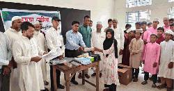 নওগাঁর বদলগাছীতে দুদকের অর্থায়নে  ‘সততা স্টোর’ উদ্বোধন 