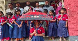 মুকসুদপুরে শিক্ষার্থীর মাঝে ৭শ’ ছাতা বিতরণ 