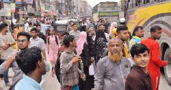 ছুটির আনন্দে ঘরমুখী মানুষের ঢল