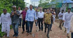 কায়েতপাড়ায় বৃক্ষরোপণ ও উন্নয়নকাজ পরিদর্শনে ডিএসসিসি প্রশাসক