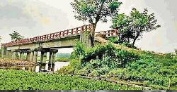 ২০ বছরেও শেষ হয়নি ডাকাতিয়া নদীর হাওরা ব্রিজ, চরম দুর্ভোগে এলাকাবাসী