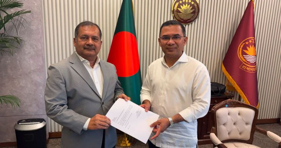 রাজনৈতিক উপদেষ্টা হিসেবে প্রধানমন্ত্রীর হাতে যোগদানপত্র দাখিল জহির উদ্দিন স্বপনের