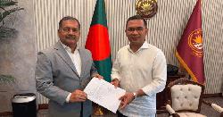 রাজনৈতিক উপদেষ্টা হিসেবে প্রধানমন্ত্রীর হাতে যোগদানপত্র দাখিল জহির উদ্দিন স্বপনের