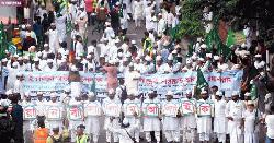 ধর্মীয় ভাবগাম্ভীর্যের মধ্য দিয়ে পবিত্র ঈদে মিলাদুন্নবী পালিত হচ্ছে