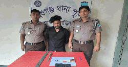 ৩৮ মামলার আসামি রাসেল ইয়াবা ও অস্ত্রসহ গ্রেপ্তার