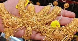 দেশের বাজারে কমলো সোনার দাম 