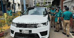 উল্টোপথে মন্ত্রীর গাড়ি, ট্রাফিক পুলিশের মামলা
