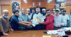 জেলা পরিষদ প্রশাসককে নোঙর বাংলাদেশের ফুলেল শুভেচ্ছা