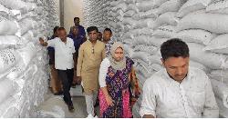 পঞ্চগড়ে আকস্মিক বিএডিসির সার গুদাম পরিদর্শন করলেন ইউএনও