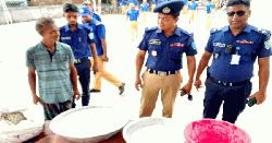 বিরামপুরে চোলাই মদ তৈরির ১০০ কেজি কাঁচামাল জব্দ