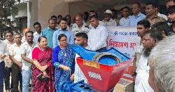 পাংশায় কৃষকদের মাঝে মিনি তেল নিষ্কাশন যন্ত্র বিতরণ