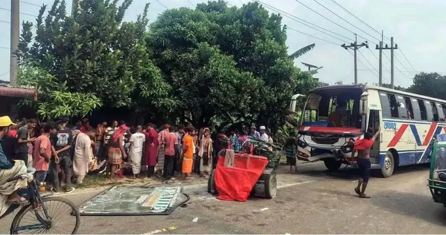 ময়মনসিংহে বাসের ধাক্কায় অটোরিকশার ৭ যাত্রী নিহত