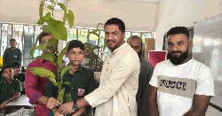 পঞ্চগড়ে শিক্ষার্থীদের মাঝে দেশীয় ফলজ গাছের চারা বিতরণ