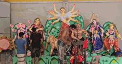 শেষ পর্যায়ে ধর্মপাশা ও মধ্যনগরে ৫৬টি প্রতিমা তৈরির কাজ 