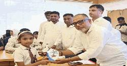 কোটালীপাড়ায় নজরুল বর্ষ উপলক্ষে প্রতিযোগিতায় বিজয়ী শিক্ষার্থীদের মাঝে পুরস্কার বিতরণ: